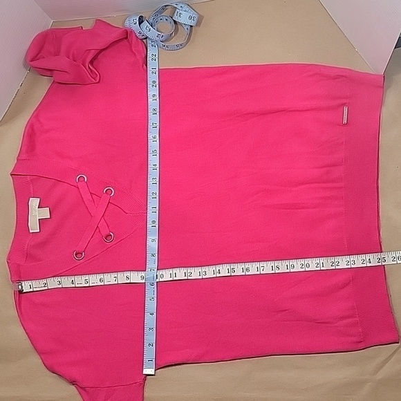 Michael Michael Kors Bright Pink Long Sleeved V-Neck Sweater, Size M, EUC - Picture 9 of 9